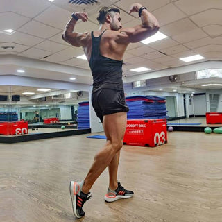 הכל קשור לנעליים מאת: אמיר חמידולין