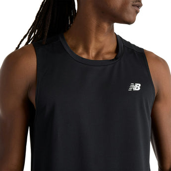 גופיית ריצה לגברים צבע שחור ניו באלאנס New Balance MT51800 BK