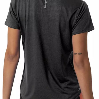 חולצת ספורט לנשים שרוול קצר צבע שחור חולצת ריצה ניו באלאנס New Balance Accelerate