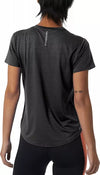 חולצת ספורט לנשים שרוול קצר צבע שחור חולצת ריצה ניו באלאנס New Balance Accelerate